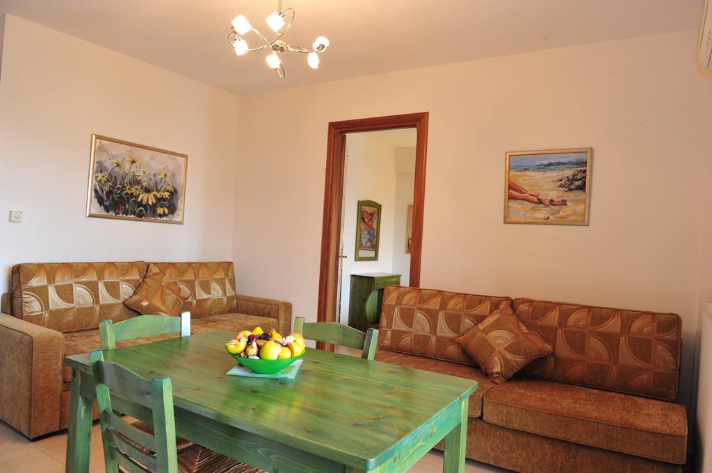 Apartamento Pansion Evi Ammoulianí Habitación foto